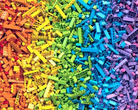 Afbeelding van legoblokjes in allerlei kleuren